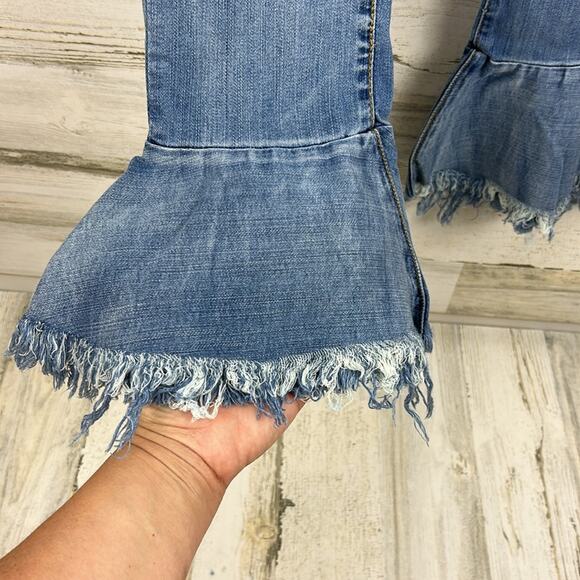 Blank NYC womens sz 27 fringed tulip hem flared cropped jeans - Picture 4 of 7